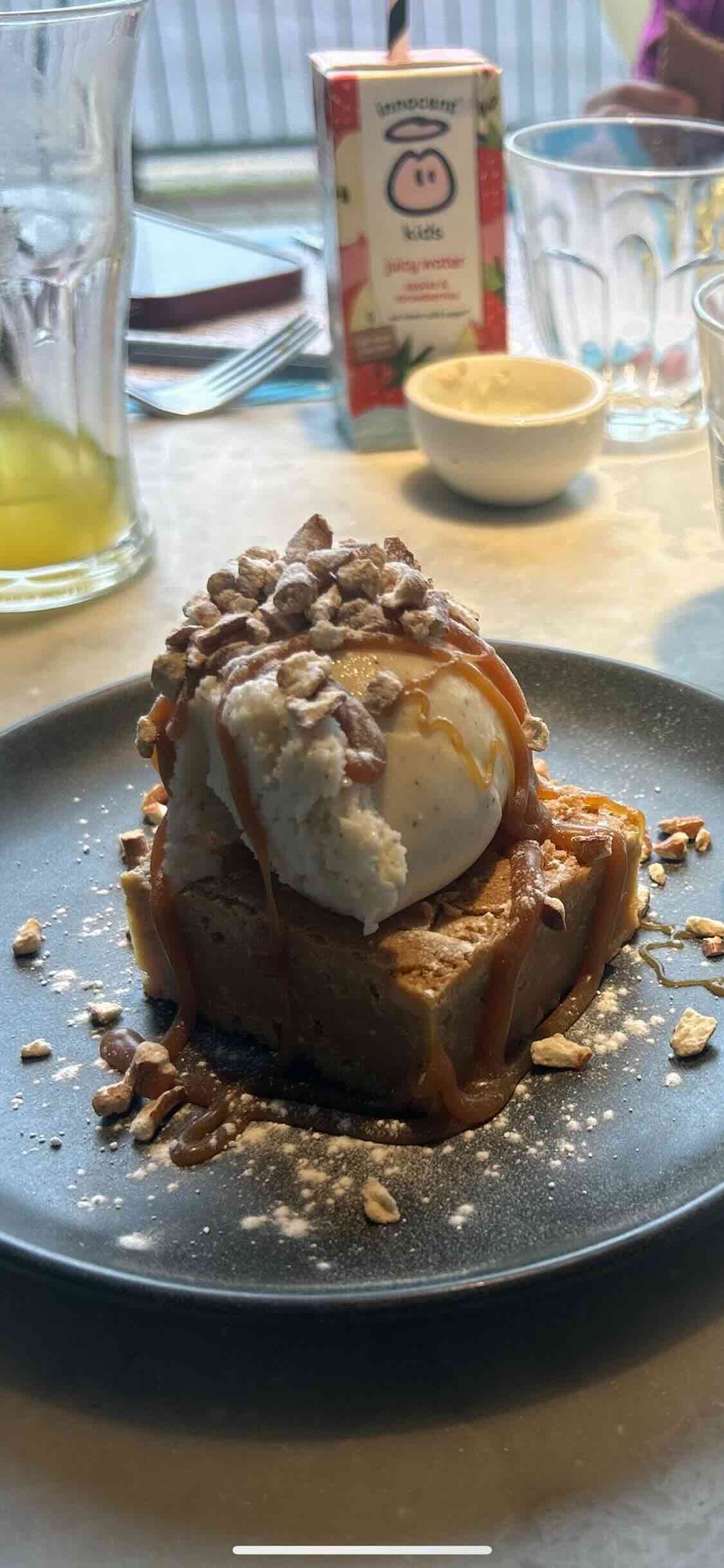 AI meal photo analysis - snap a photo to log calories in Healthcount